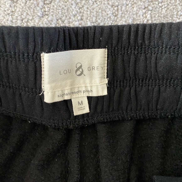 Lou & Grey Signature Soft Shorts in Black - Picture 5 of 8